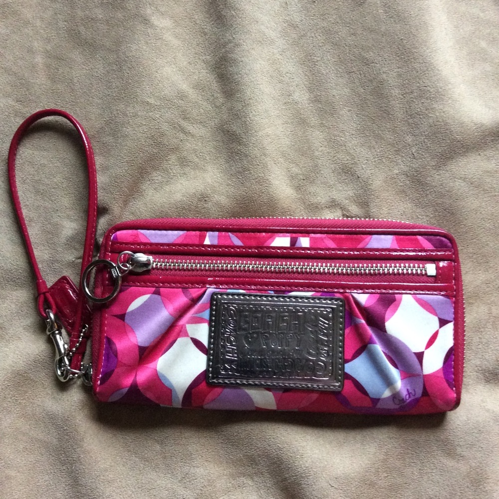 Coach Poppy zip around wallet